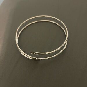 Nib upper arm cuff bracelet-silver. The one I’m selling is still in plastic